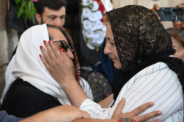 Güpegündüz öldürülen Bahar'ın cenazesi gözyaşları içinde toprağa verildi