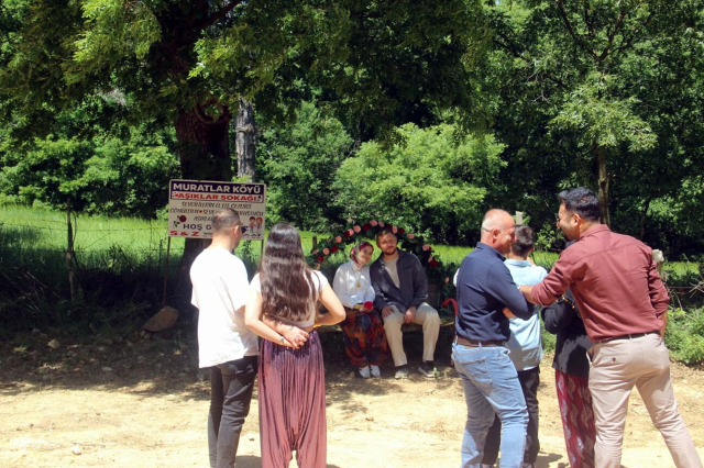 Eş adaylarını bulmak için 1,5 kilometre yürüdüler