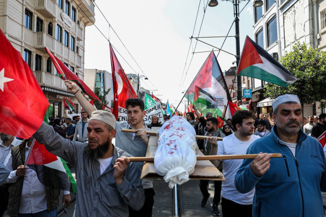 İHH'nın Öncülüğünde Gazze'ye Destek Yürüyüşü Düzenlendi
