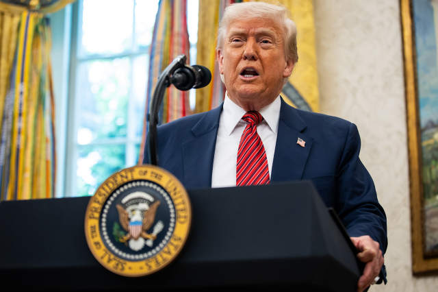 Trump'ın yaptırımları kaldırma kararı, Suriyelileri sokaklara döktü