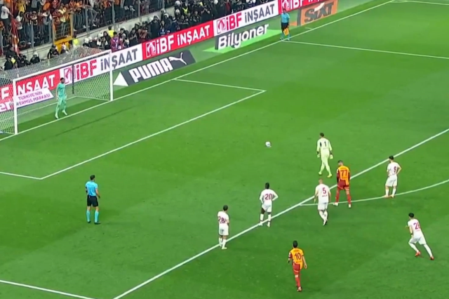 Muslera şampiyonluk maçında penaltı attı