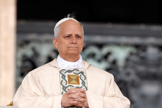 Papa 14. Leo Balıkçı yüzüğü taktı, resmen göreve başladı