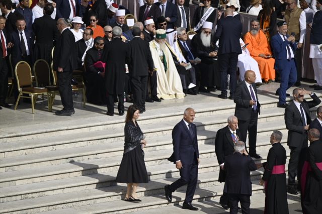 Papa 14. Leo Balıkçı yüzüğü taktı, resmen göreve başladı