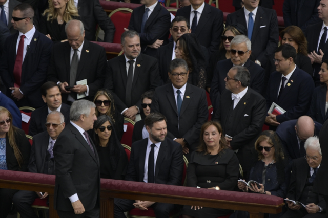 Papa 14. Leo Balıkçı yüzüğü taktı, resmen göreve başladı