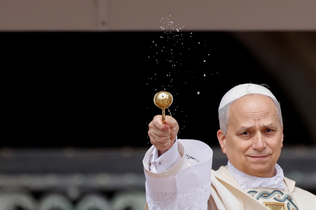 Papa 14. Leo Balıkçı yüzüğü taktı, resmen göreve başladı