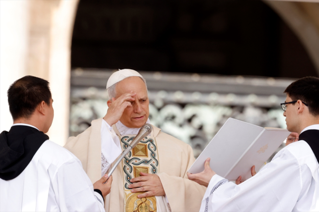 Papa 14. Leo Balıkçı yüzüğü taktı, resmen göreve başladı