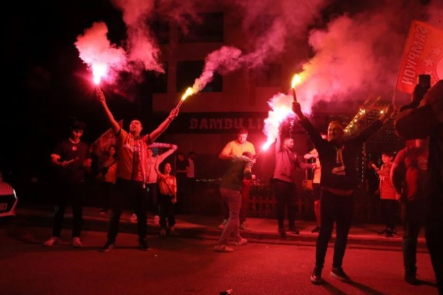 Taraftarlar sokaklardan taştı! Ülkenin birçok noktasında şampiyonluk kutlaması