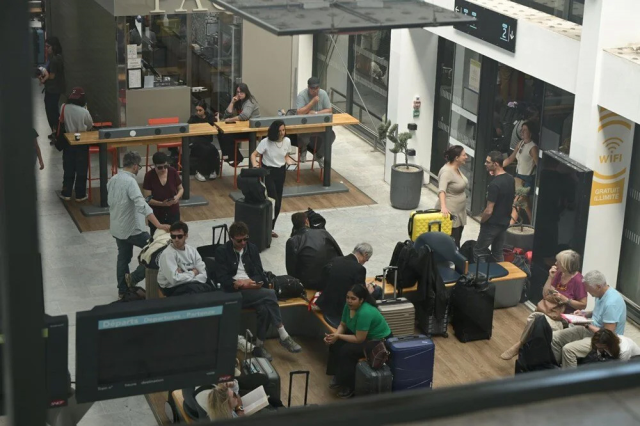 Fransa'da büyük elektrik kesintisi! 160 bin hane karanlığa gömüldü