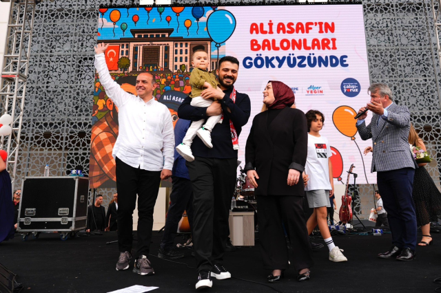 Kanseri yenen Ali Asaf için binlerce balon gökyüzüne bırakıldı