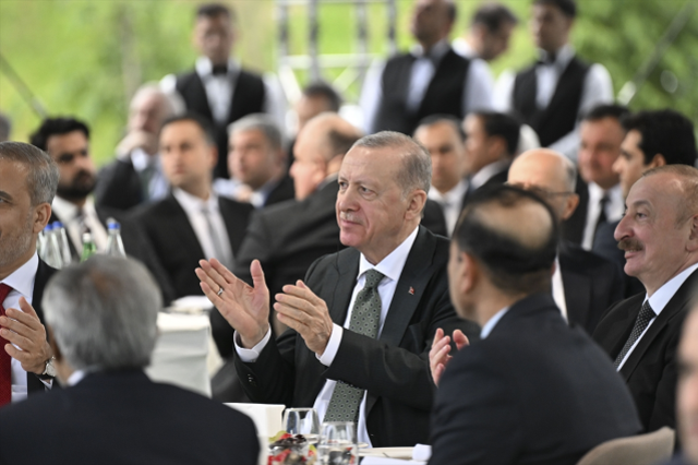 Cumhurbaşkanı Erdoğan'dan Azerbaycan'da dikkat çeken mesaj: Üç devlet tek millet