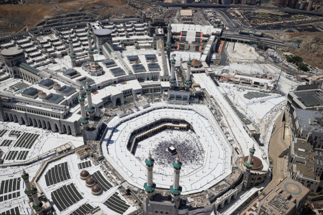 Dünyanın en büyük saatinin balkonundan Kabe-i Muazzama görüntülendi