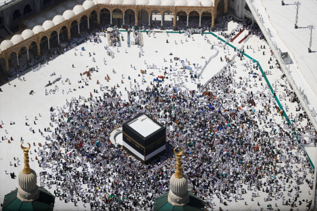 Dünyanın en büyük saatinin balkonundan Kabe-i Muazzama görüntülendi