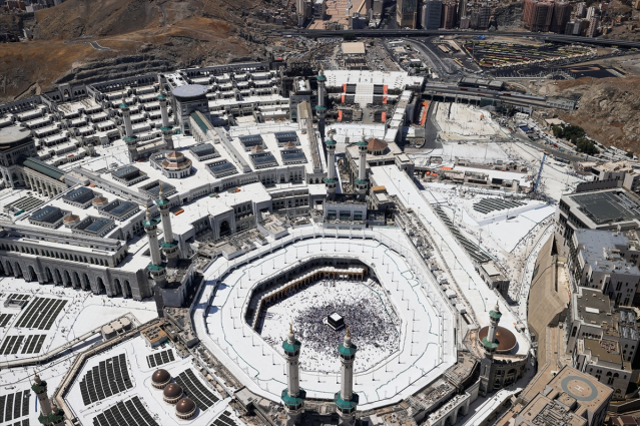 Dünyanın en büyük saatinin balkonundan Kabe-i Muazzama görüntülendi