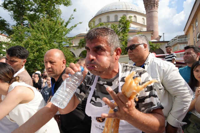 Börek yeme yarışması için günlerce aç kaldılar