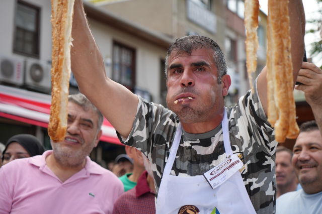 Börek yeme yarışması için günlerce aç kaldılar