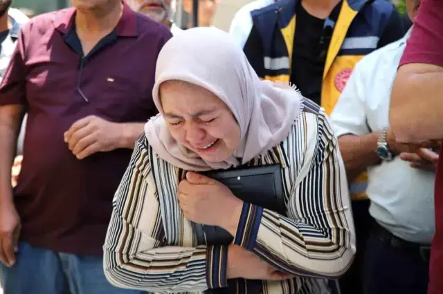 Gaziantep'teki kazada hayatını kaybeden anne ve iki çocuğu için hastanede tören düzenlendi