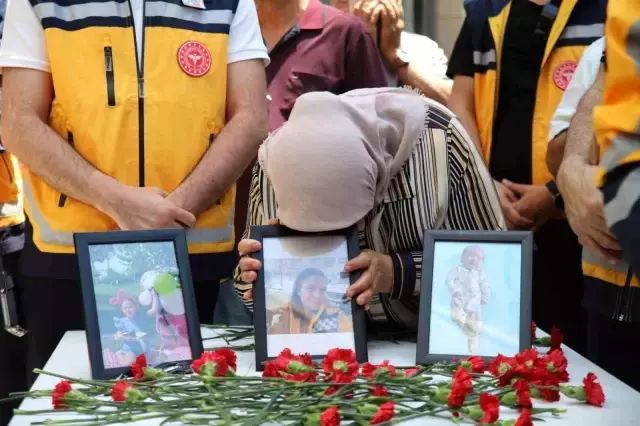 Gaziantep'teki kazada hayatını kaybeden anne ve iki çocuğu için hastanede tören düzenlendi