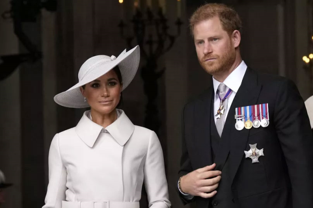 Prens Harry, ölen annesi Prenses Diana'nın soyadını almak istiyor