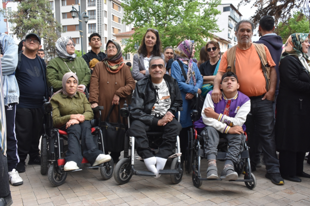 Bilecik Valisi Şefik Aygöl ağladı, ağlattı