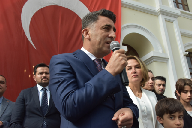 Bilecik Valisi Şefik Aygöl ağladı, ağlattı