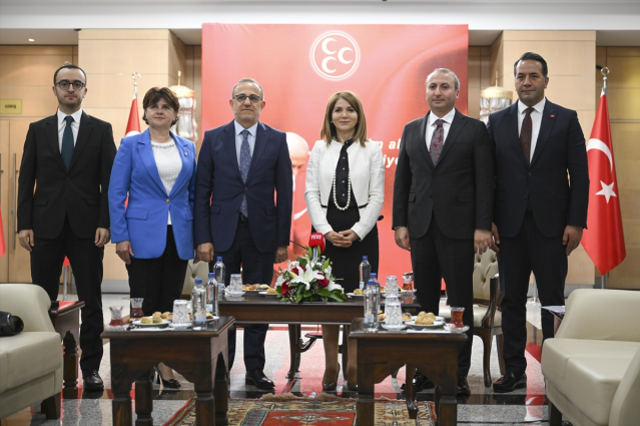 MHP-DEM Parti bayramlaşmasına damga vuran 'çay' şakası