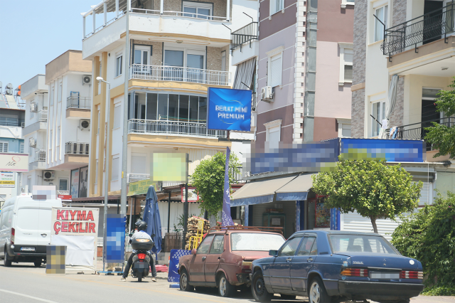 Tekel bayisinde 'kıyma çekilir' afişi