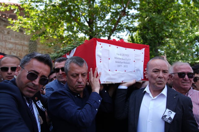 Ferdi Zeyrek'e veda! Özgür Özel gözyaşlarına boğuldu