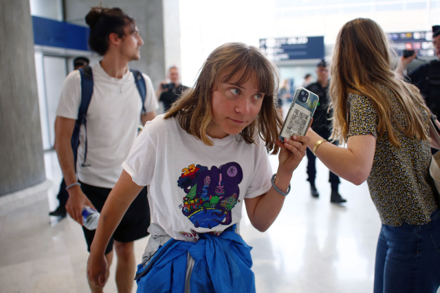 Greta Thunberg, Paris'e kelepçeli geldi