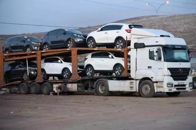İskenderun Limanı'ndan Suriye'ye İkinci El Araç Sevkiyatı