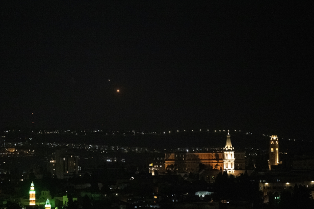 İran, 2 İsrail savaş uçağını düşürdü