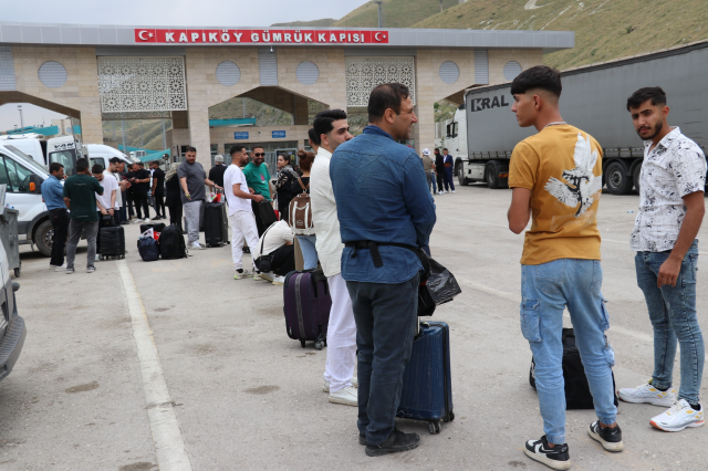 İranlı Turistler, İsrail Saldırılarına Tepki Gösterdi