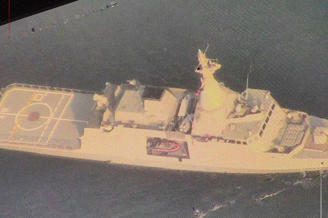 İran Donanması, Basra Körfezi'ne ilerleyen bir İngiliz savaş gemisine müdahale etti