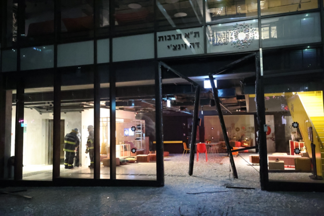 İran'ın gece boyu vurduğu İsrail'den ilk görüntüler
