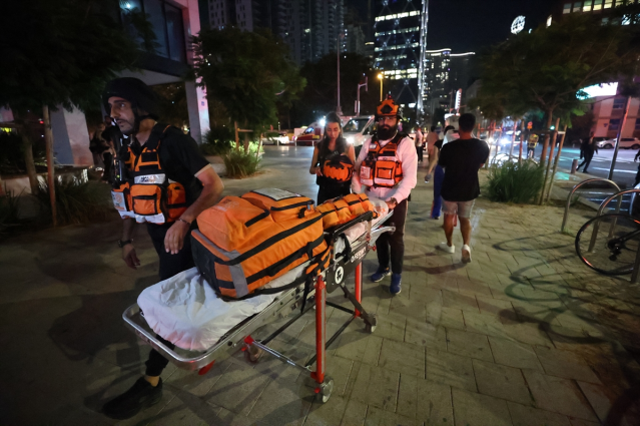 İran'ın gece boyu vurduğu İsrail'den ilk görüntüler