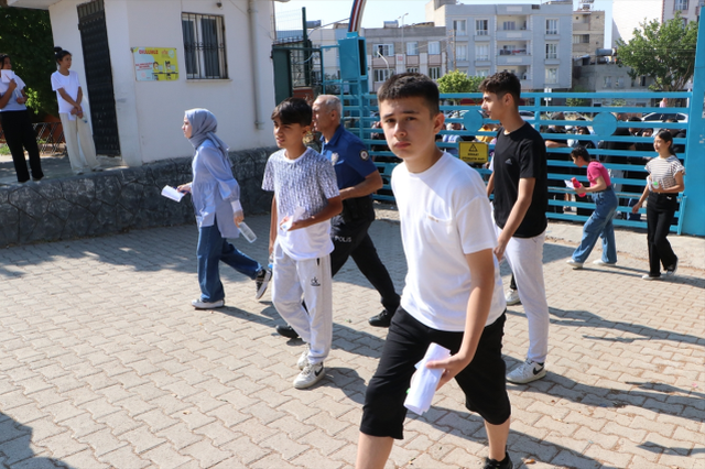 LGS maratonu başladı! 1 milyondan fazla öğrenci geleceği için ter döküyor