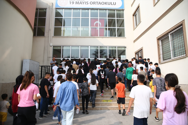LGS maratonu başladı! 1 milyondan fazla öğrenci geleceği için ter döküyor