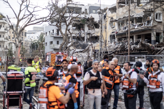 İran'ın gece balistik füzelerle vurduğu İsrail'den ilk görüntüler! İşte bu sabah Tel Aviv
