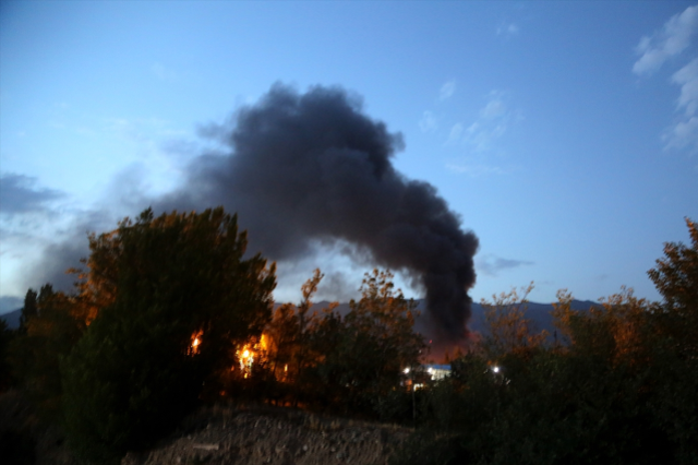 İran'dan İsrail'e yeni saldırı dalgası! Füzeler Tel Aviv'i vuruyor