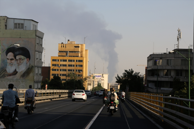 İran'dan İsrail'e yeni saldırı dalgası! Füzeler Tel Aviv'i vuruyor
