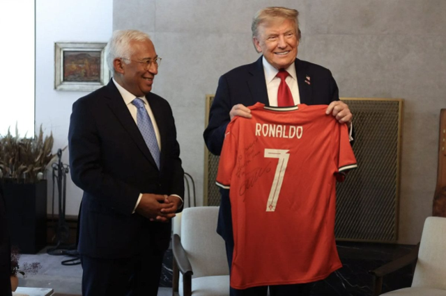 Ronaldo, Trump'a forma gönderdi! Üzerinde tek cümlelik not var
