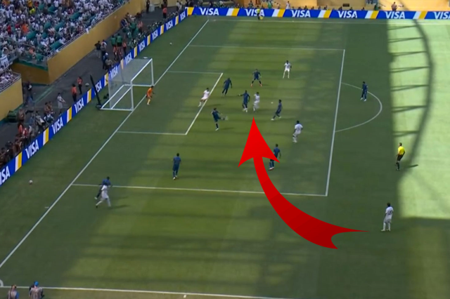 Arda Güler topa ilk dokunuşunda direğe takıldı