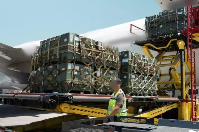 ABD'den İsrail'e 14 uçak dolusu askeri yardım