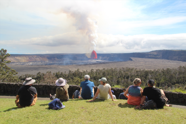 Hawaii'de Kilauea Yanardağı lav püskürtmeye devam ediyor