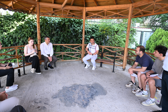 Özgür Özel sözünü tuttu! Ferdi Zeyrek'in kızını üniversite sınavına götürdü