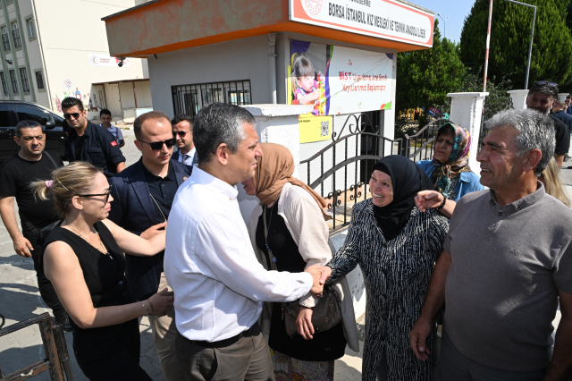 Özgür Özel sözünü tuttu! Ferdi Zeyrek'in kızını üniversite sınavına götürdü