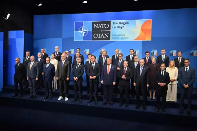 NATO Zirvesi'nde aile fotoğrafı! 32 ülkenin lideri aynı karede