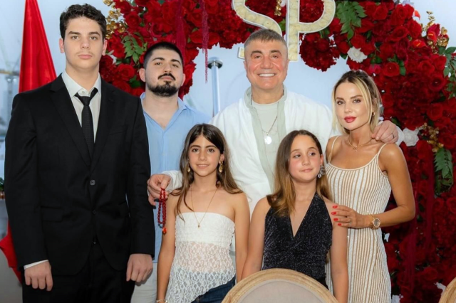 Sedat Peker, doğum günü partisinde ortaya çıktı! Şarkıdaki sözler bir hayli manidar