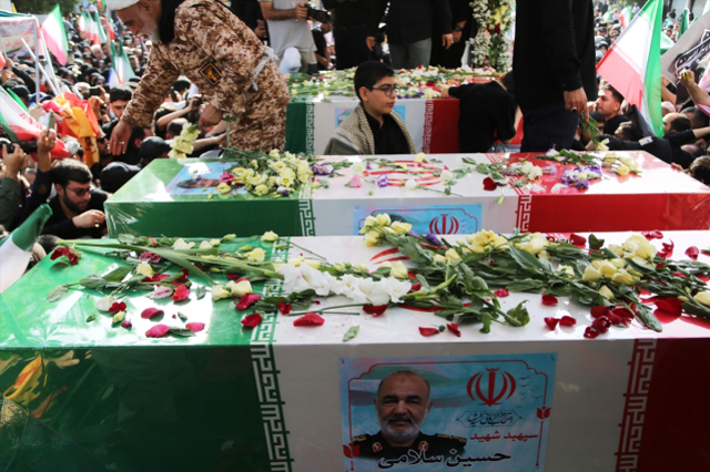 İsrail'in 'öldürdük' dediği 2 kritik isim Tahran'daki cenazede ortaya çıktı