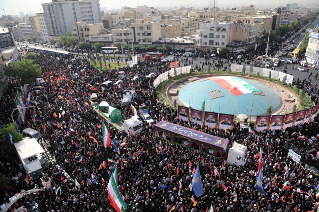 İsrail'in 'öldürdük' dediği 2 kritik isim Tahran'daki cenazede ortaya çıktı
