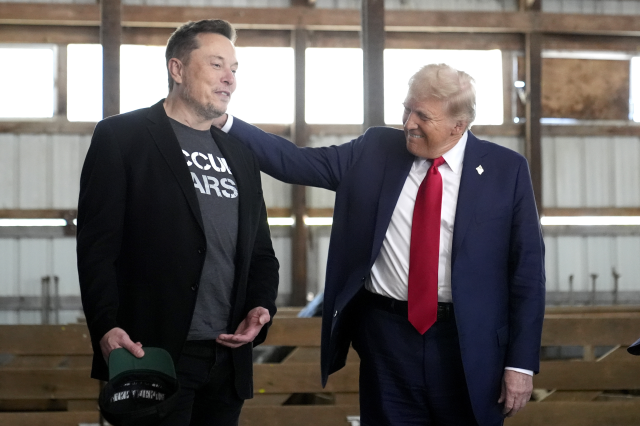 Trump, Elon Musk'ı sınır dışı etmekle tehdit etti